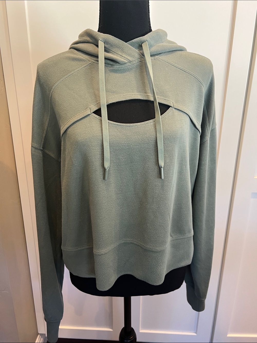 Lululemon Get Centred Crop Hoodie Grey Sage Size 6 M Cutout